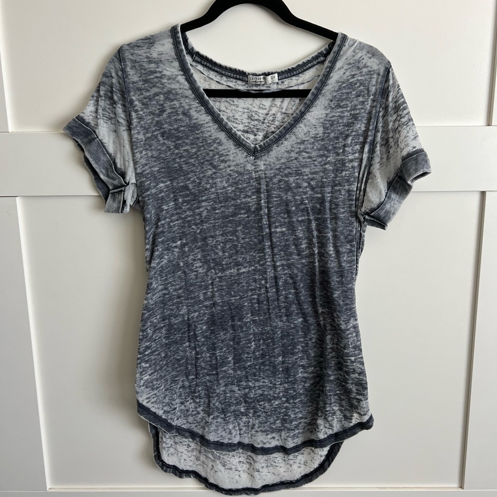 💛 Buy Two, Get One 💛 Gray&White Short Sleeve V-neck T-shirt